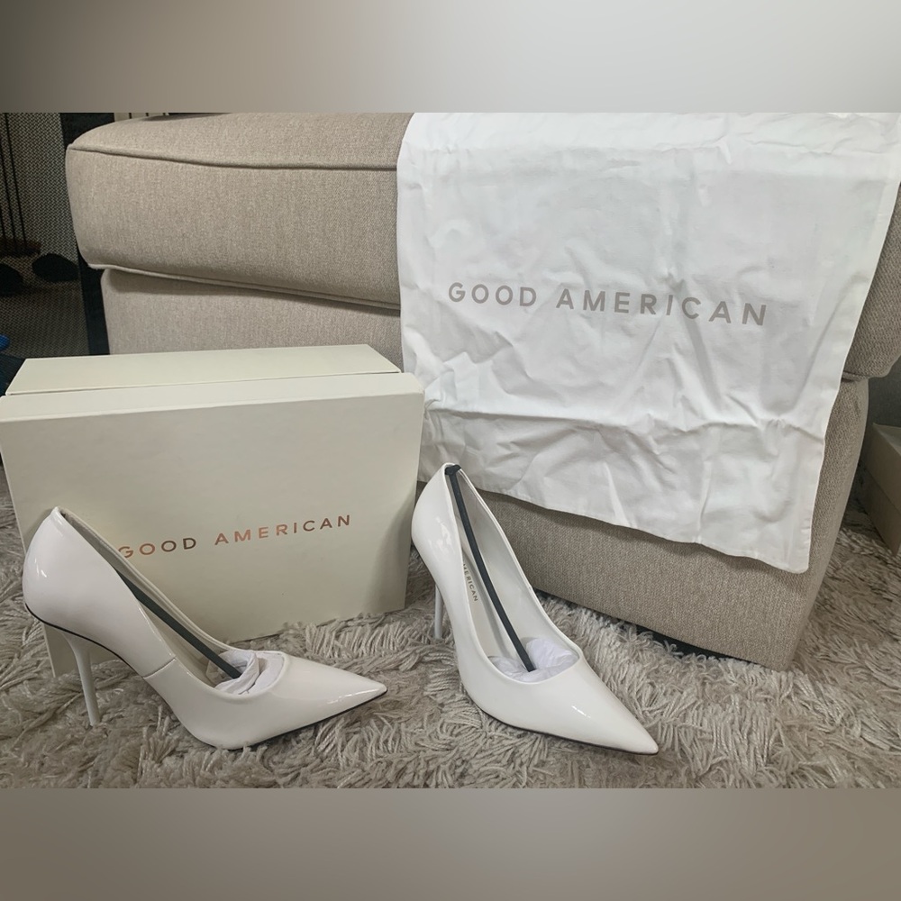 Authentic brand new never worn Good American Chloe Kardashian white pumps